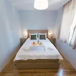 Luxury Explorer *