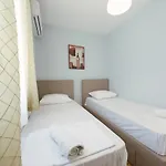 Luxury Explorer *