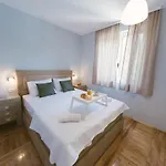 Luxury Explorer *