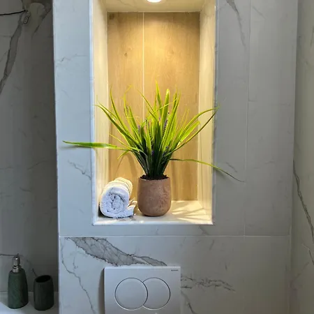 Luxury Explorer דירה פודגוריצה
