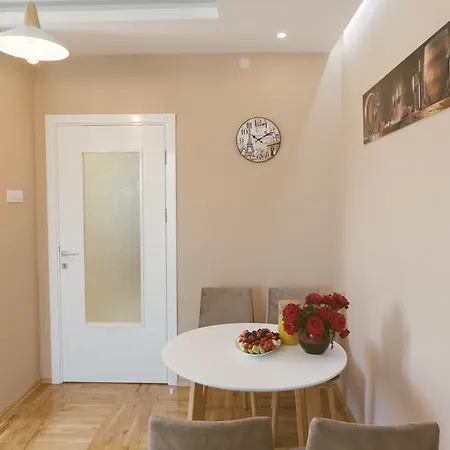 Luxury Explorer פודגוריצה