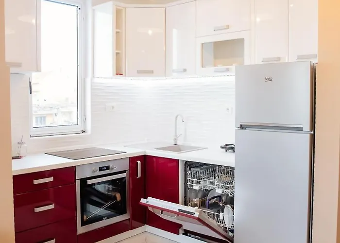 Luxury Explorer شقة *